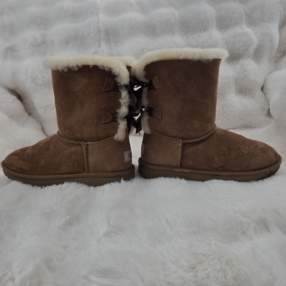 UGG Bailey II Shearling Boot - Picture 9 of 9
